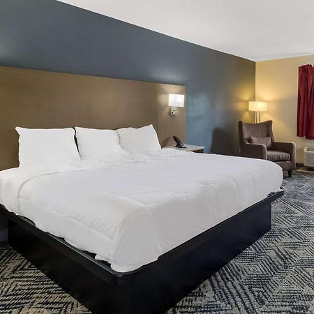 Econo Lodge Cherry Point Хавелок Екстериор снимка