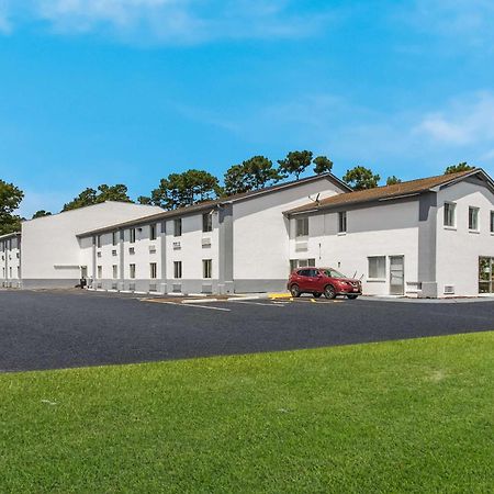 Econo Lodge Cherry Point Хавелок Екстериор снимка