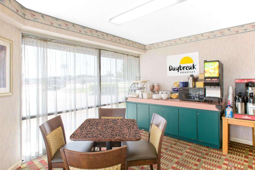 Econo Lodge Cherry Point Хавелок Екстериор снимка