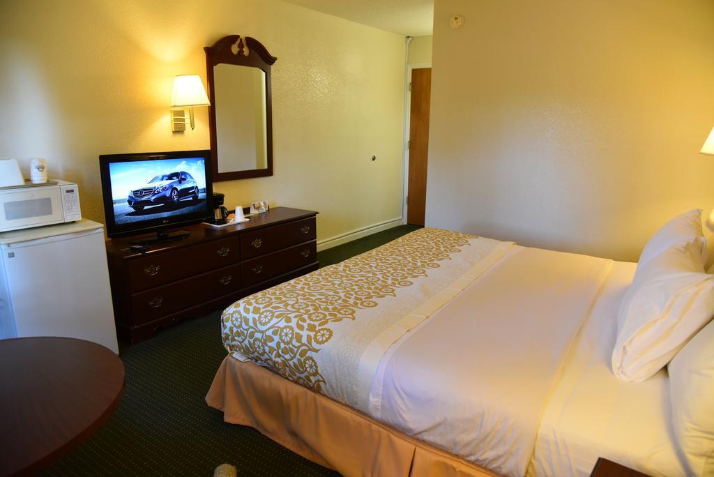 Econo Lodge Cherry Point Хавелок Екстериор снимка