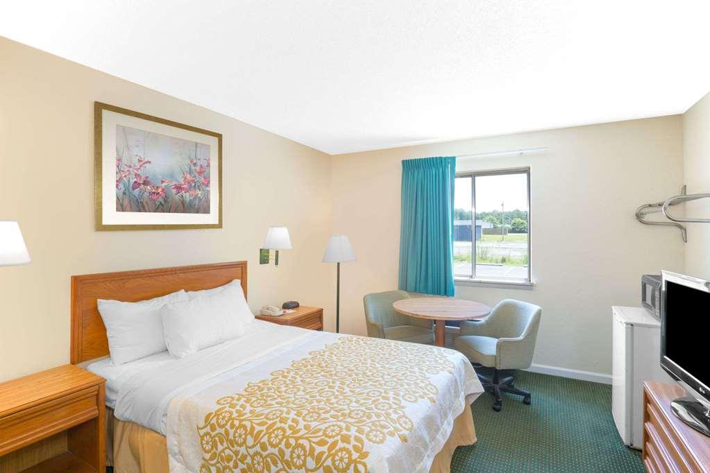 Econo Lodge Cherry Point Хавелок Екстериор снимка