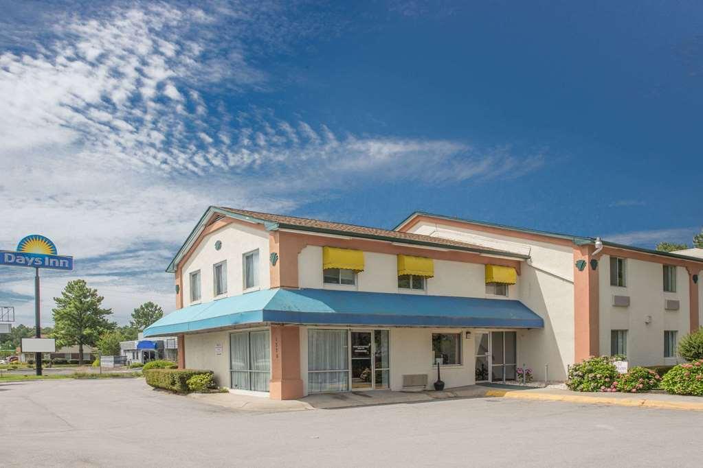 Econo Lodge Cherry Point Хавелок Екстериор снимка
