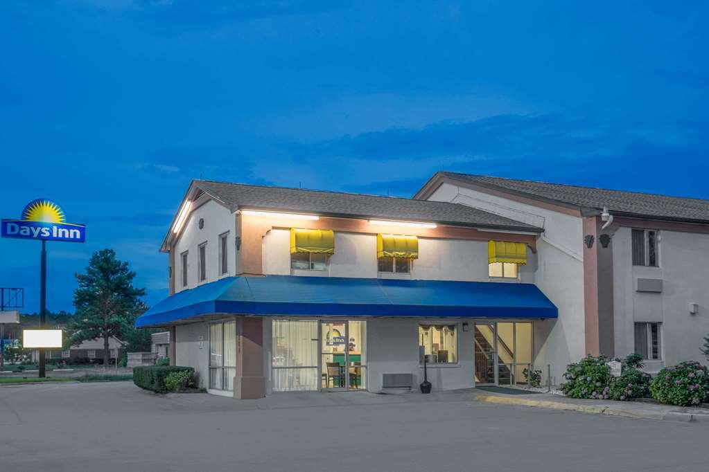 Econo Lodge Cherry Point Хавелок Екстериор снимка