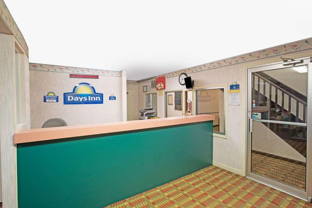 Econo Lodge Cherry Point Хавелок Екстериор снимка