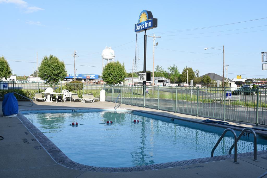 Econo Lodge Cherry Point Хавелок Екстериор снимка