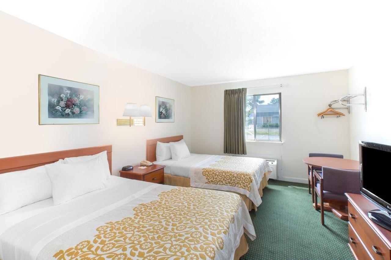 Econo Lodge Cherry Point Хавелок Екстериор снимка