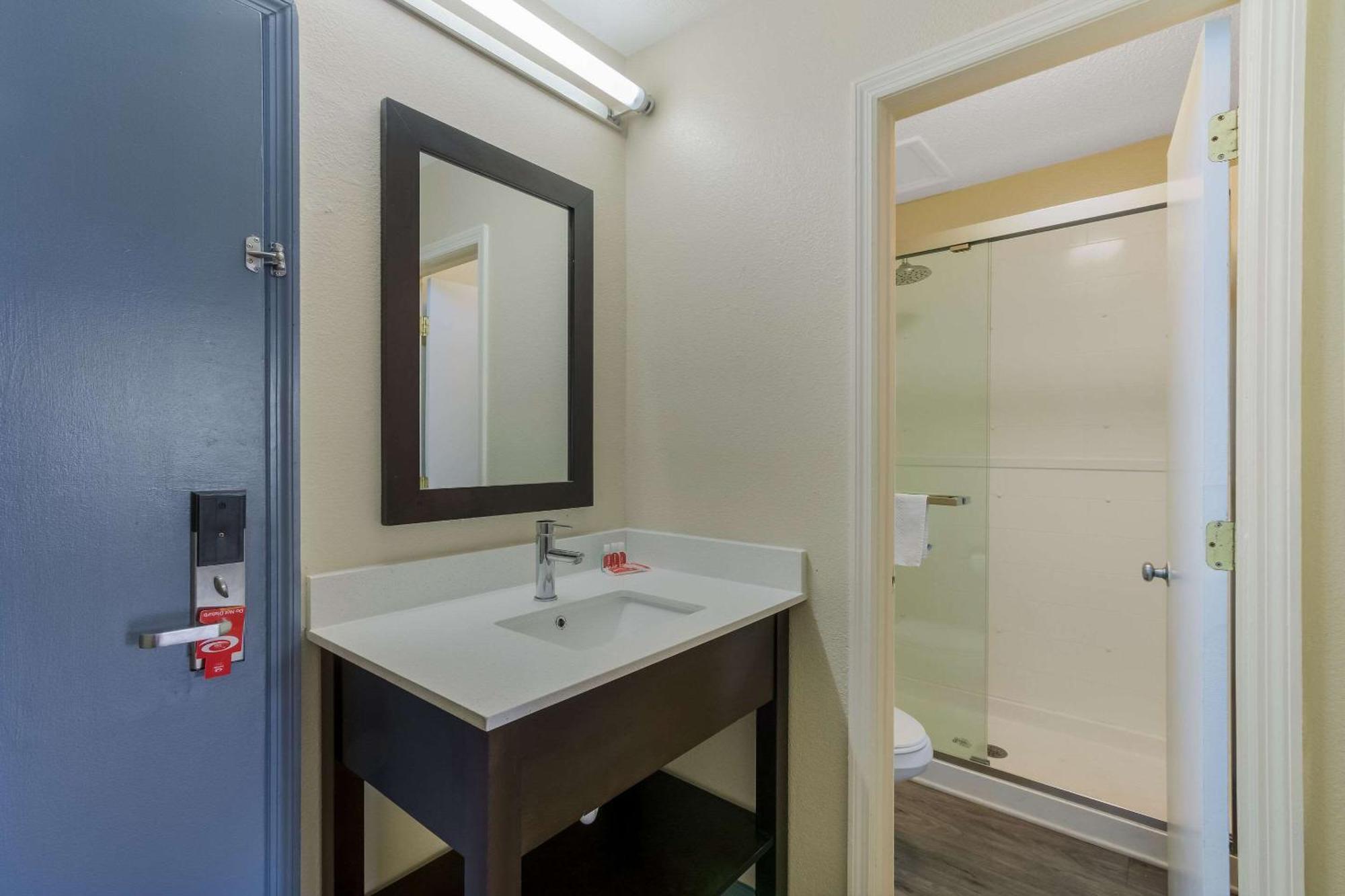 Econo Lodge Cherry Point Хавелок Екстериор снимка