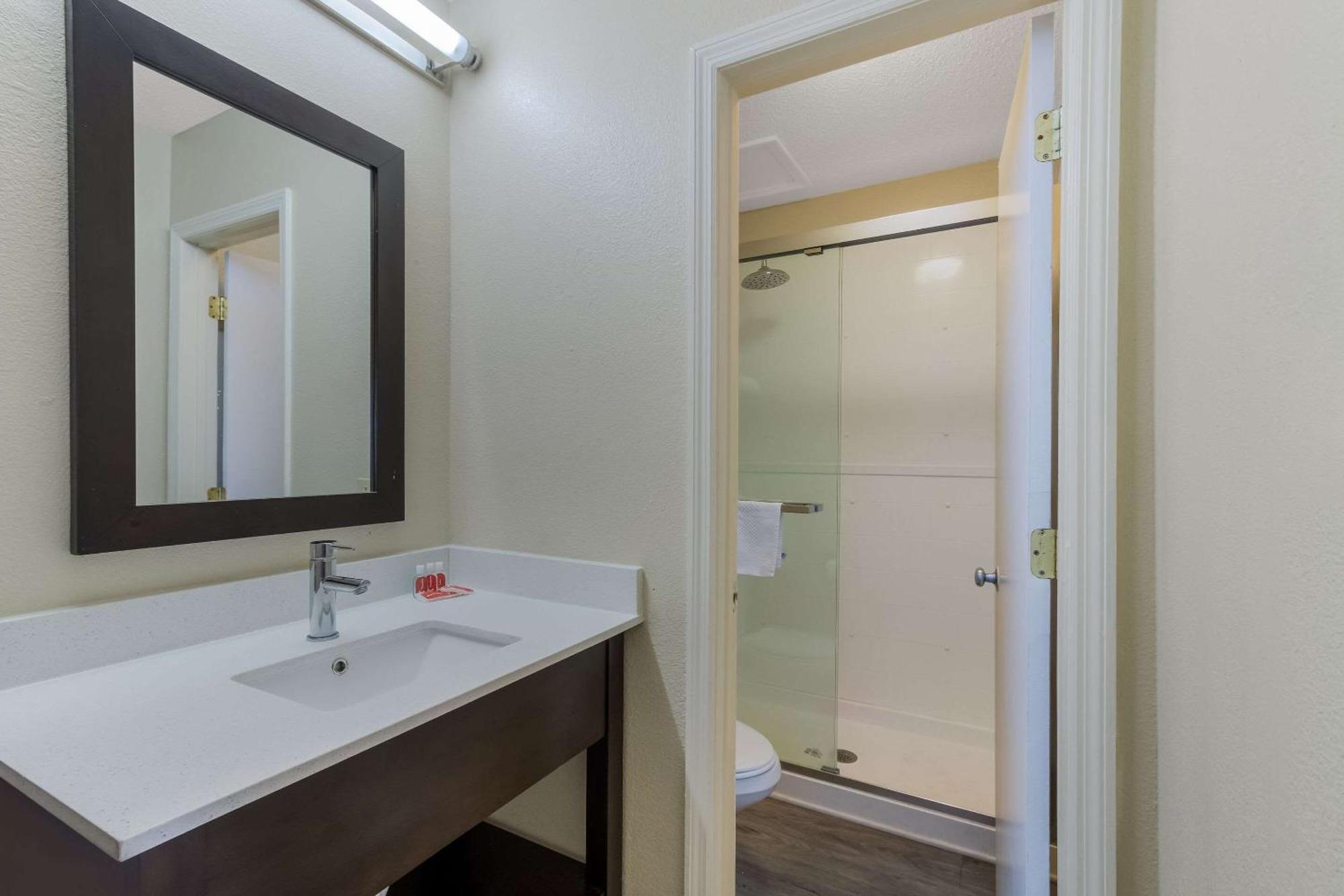 Econo Lodge Cherry Point Хавелок Екстериор снимка