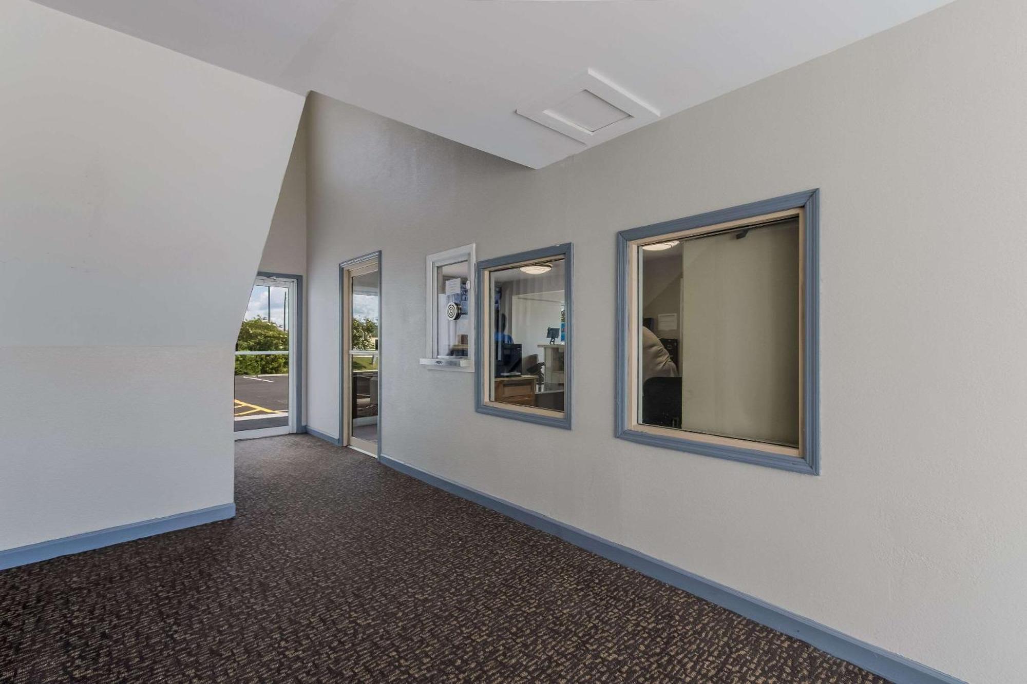 Econo Lodge Cherry Point Хавелок Екстериор снимка
