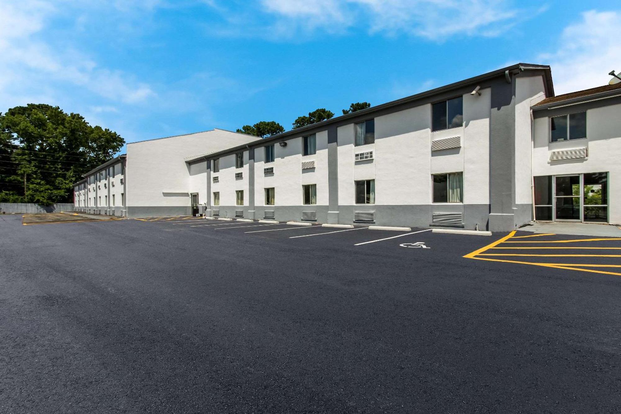 Econo Lodge Cherry Point Хавелок Екстериор снимка