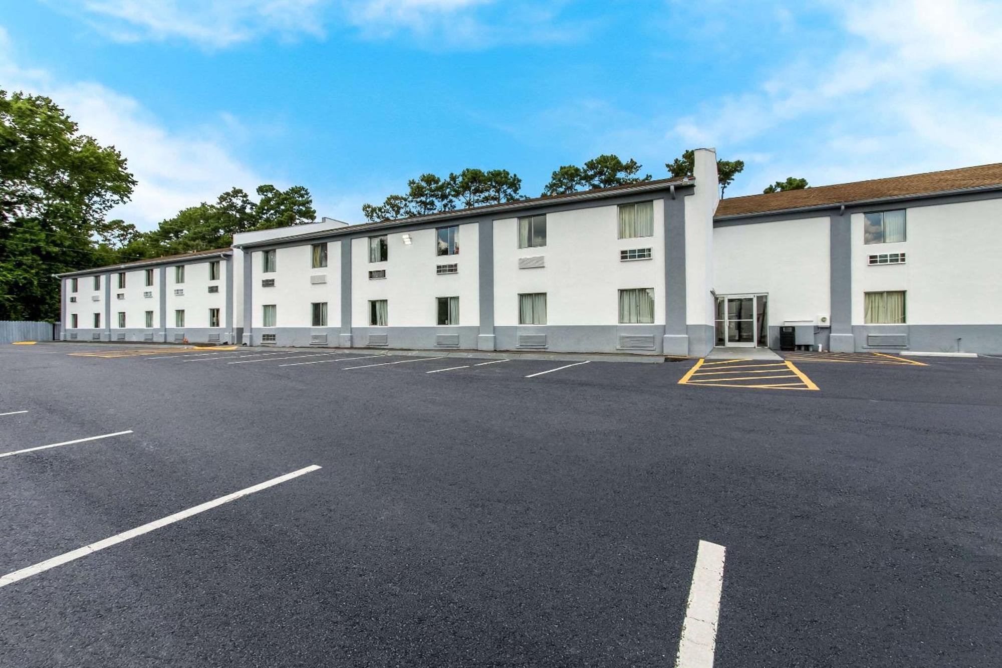 Econo Lodge Cherry Point Хавелок Екстериор снимка