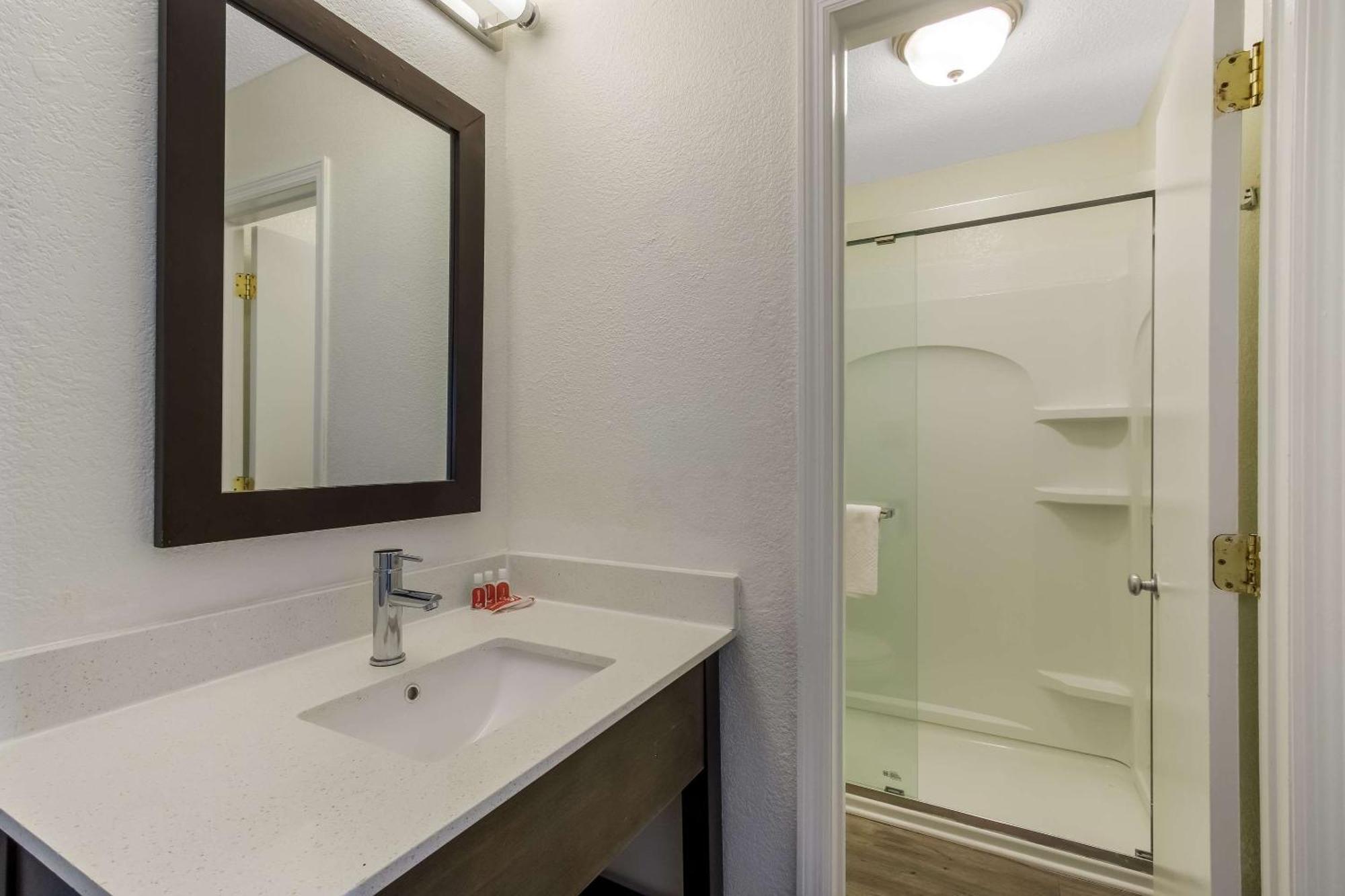 Econo Lodge Cherry Point Хавелок Екстериор снимка