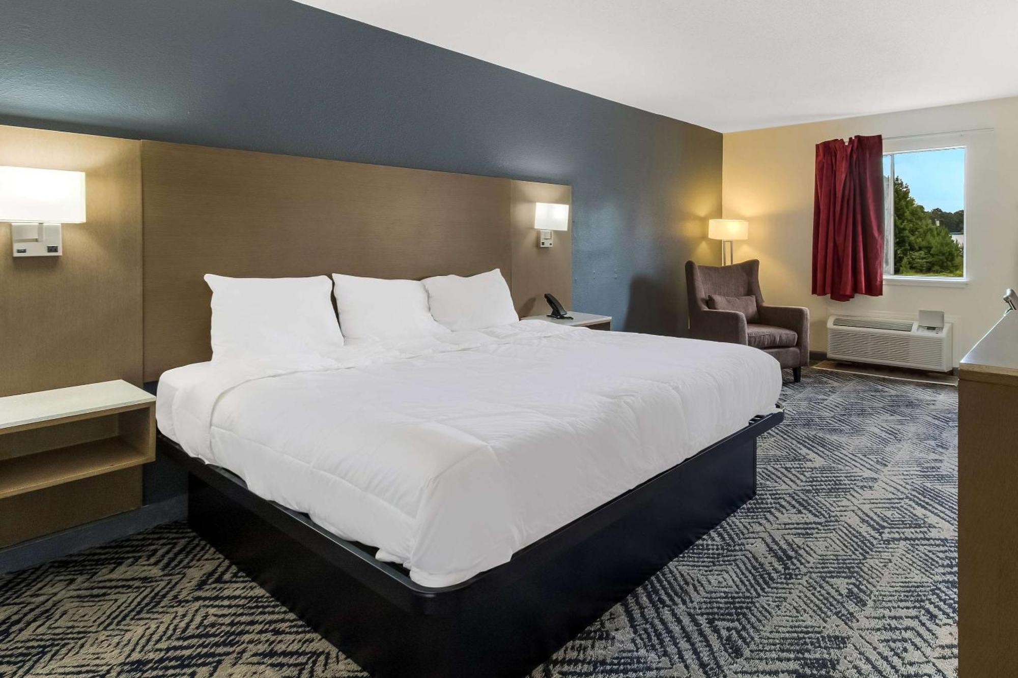 Econo Lodge Cherry Point Хавелок Екстериор снимка