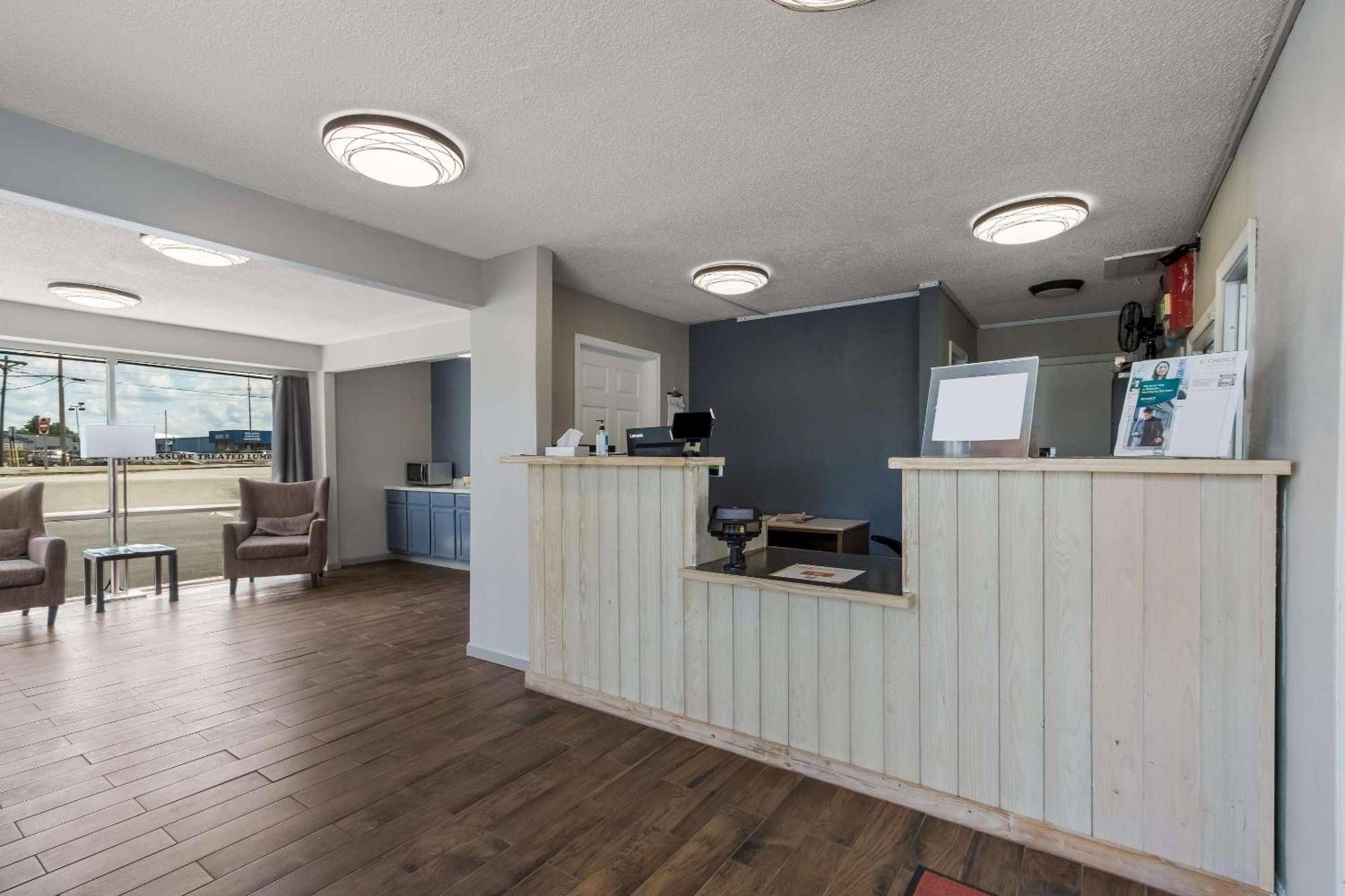 Econo Lodge Cherry Point Хавелок Екстериор снимка