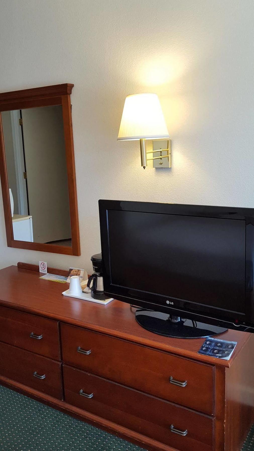 Econo Lodge Cherry Point Хавелок Екстериор снимка