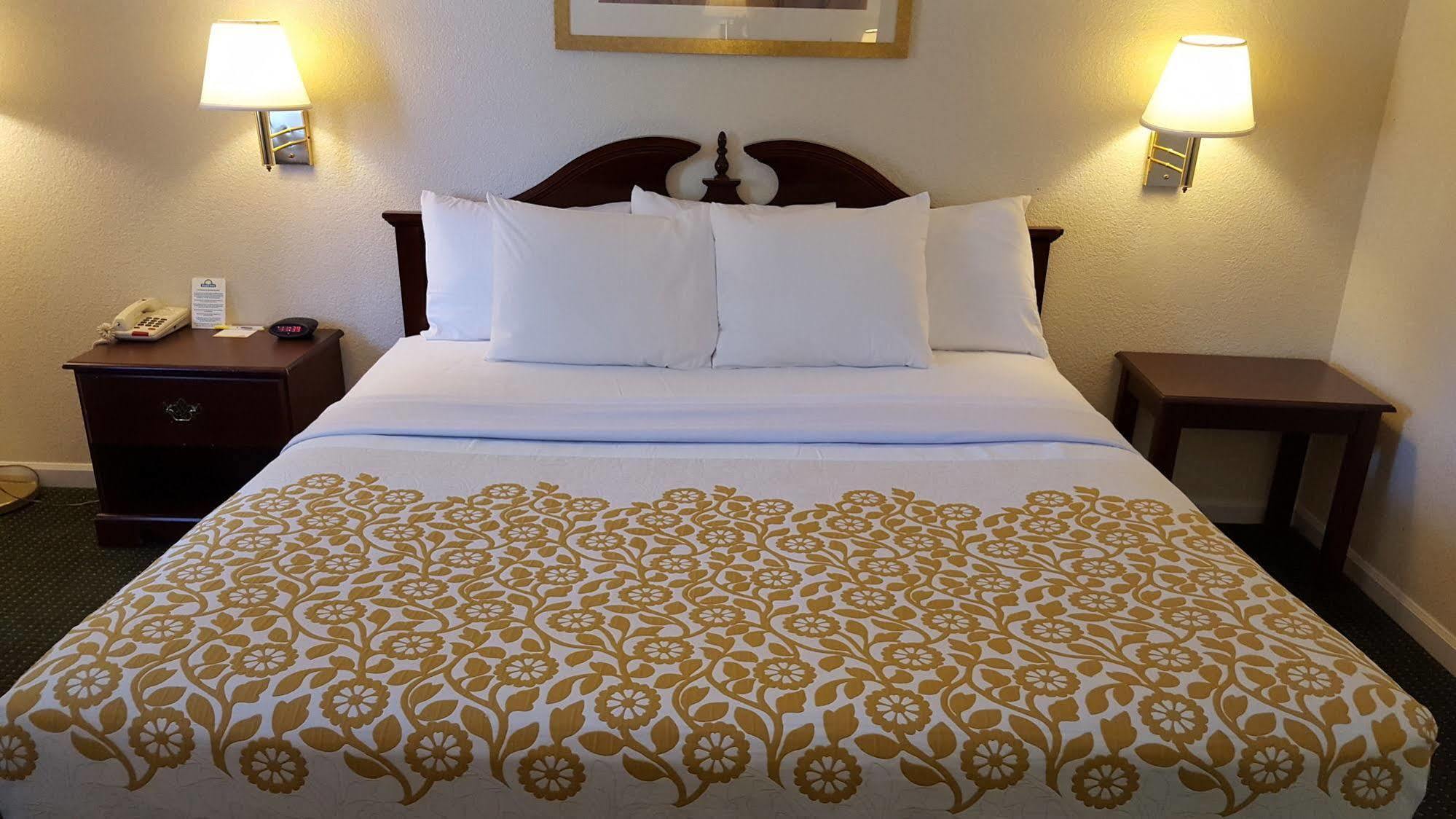 Econo Lodge Cherry Point Хавелок Екстериор снимка