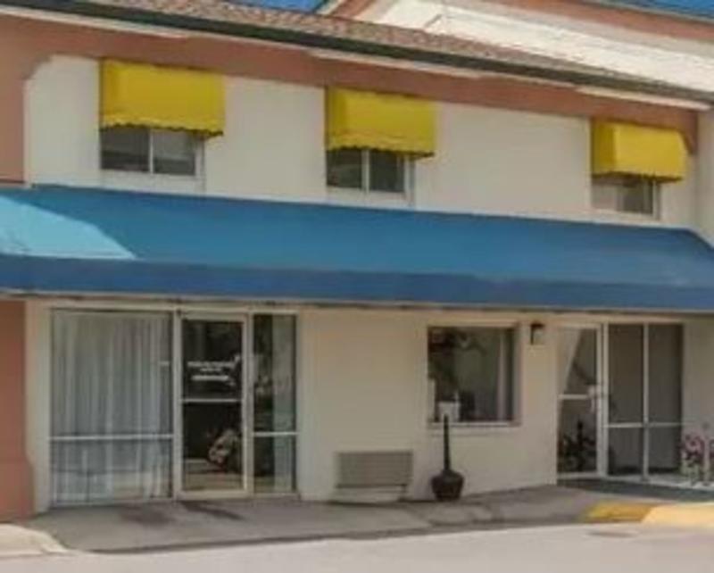 Econo Lodge Cherry Point Хавелок Екстериор снимка